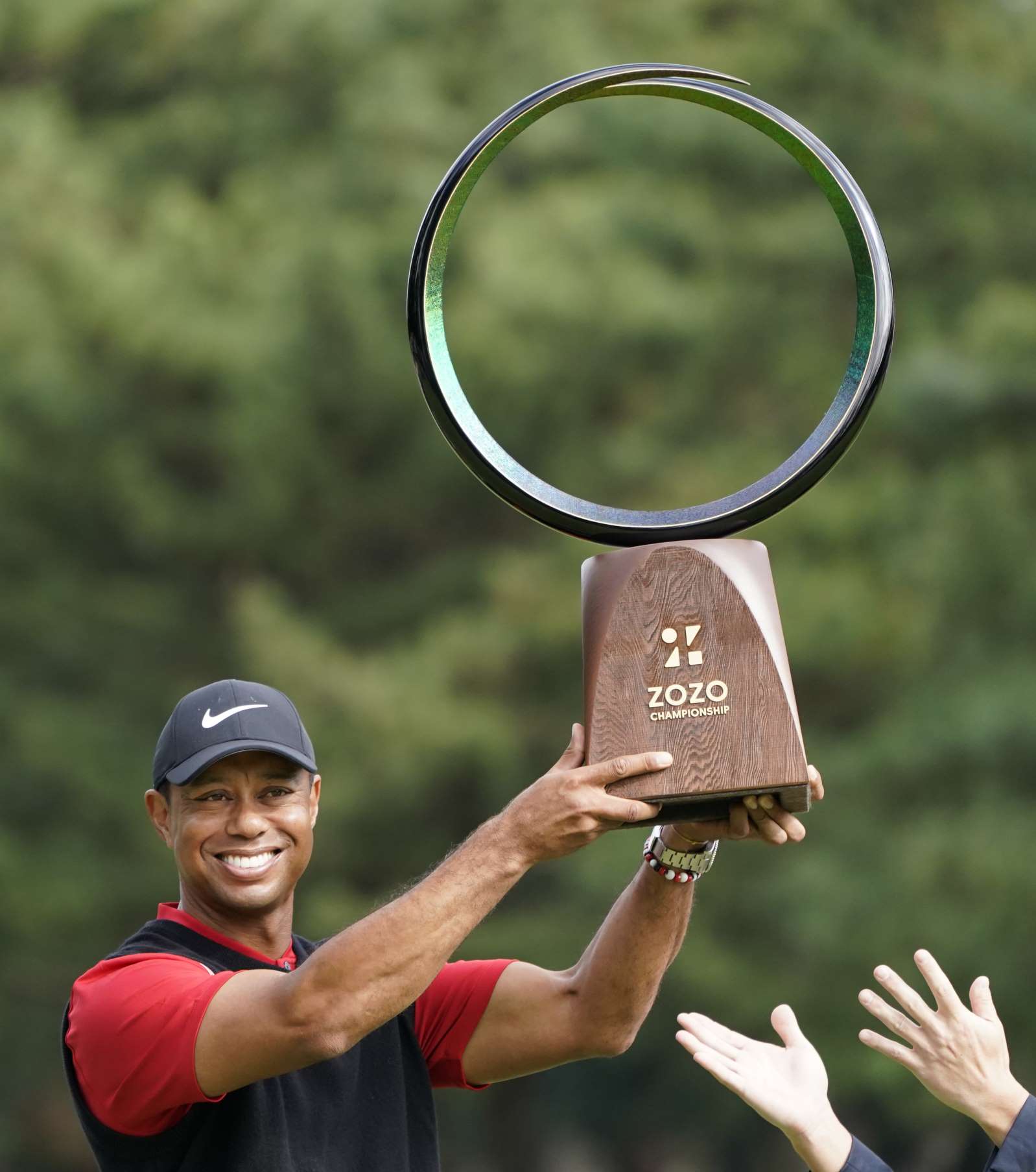 Woods ties Sneads mark with 82nd win at ZOZO CHAMPIONSHIP