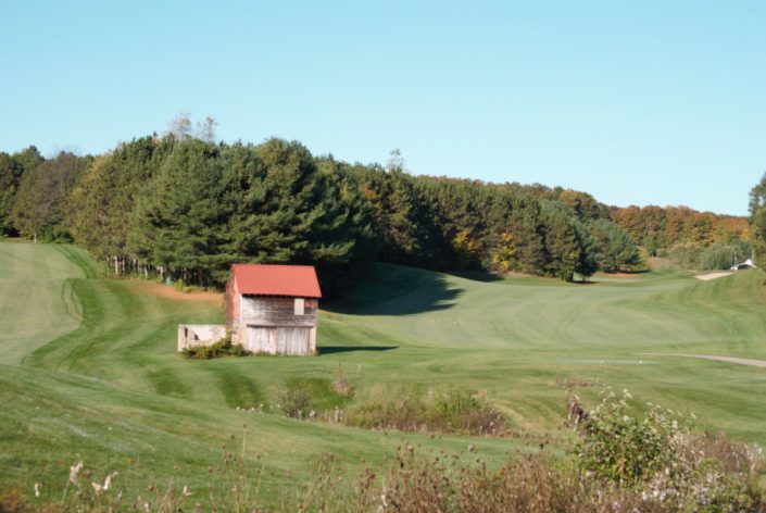 bahle-farms-golf-course-barn-view